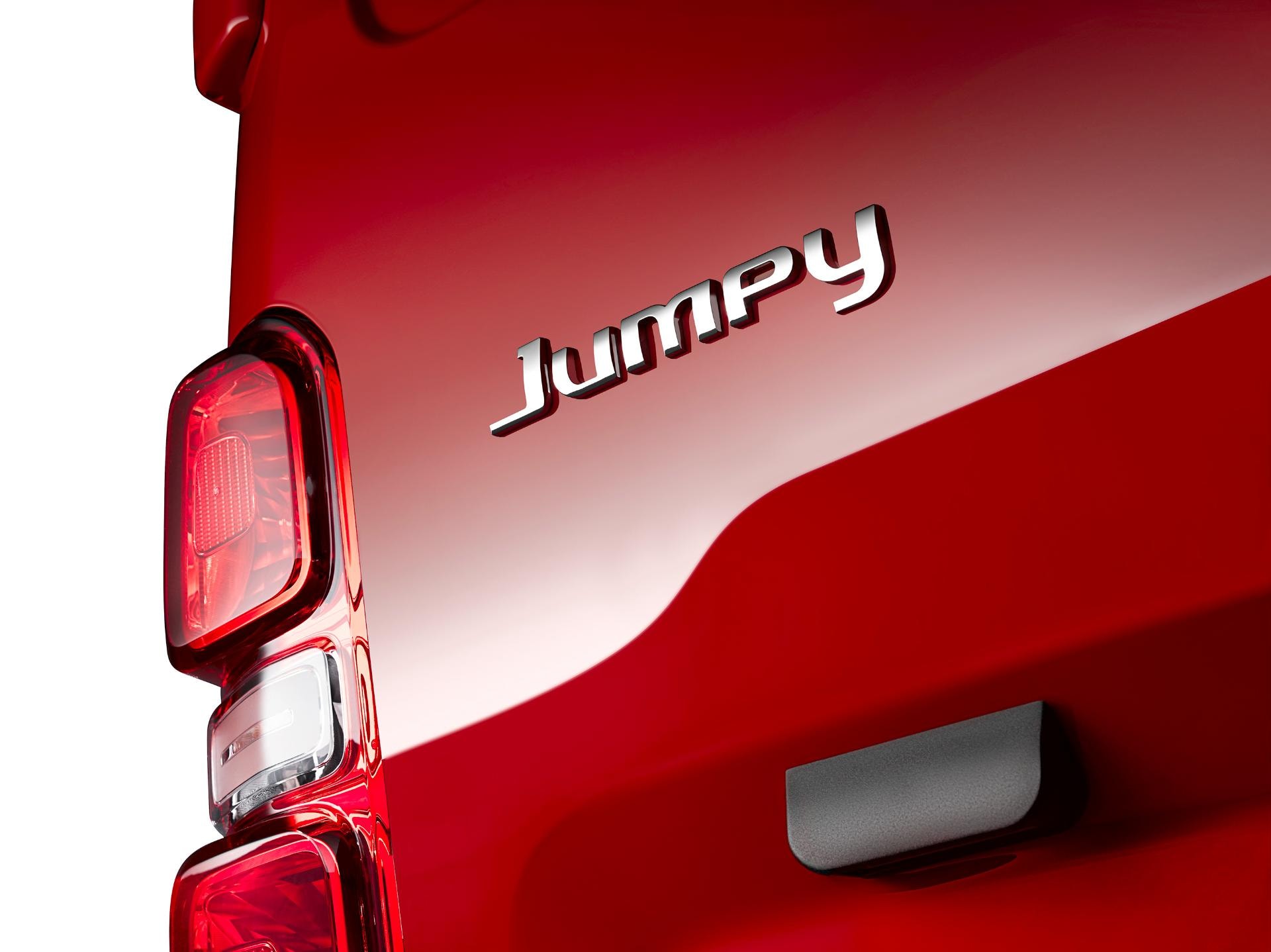 Detalle del logo 'Jumpy' en la parte trasera del vehículo.