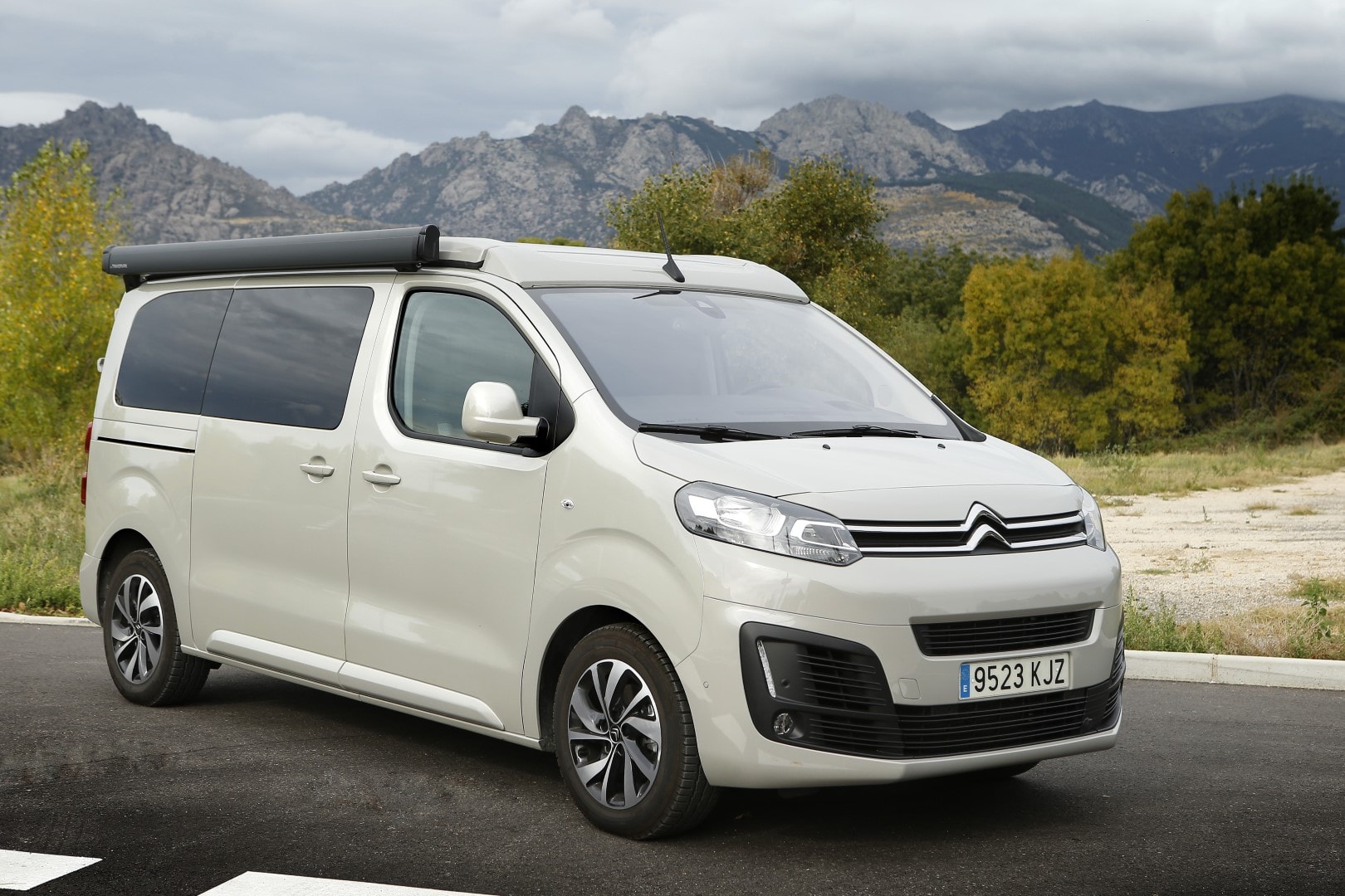 Citroën SpaceTourer con techo portaequipajes, listo para cualquier escapada.