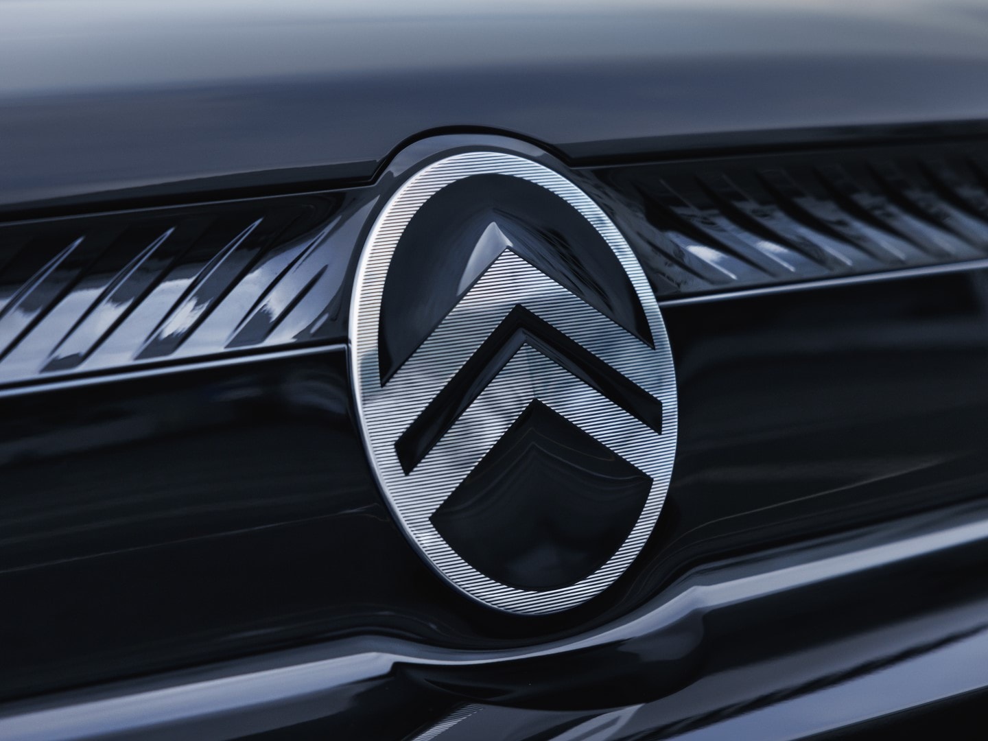 Logotipo de Citroën, primer plano que detalla la identidad de la marca.