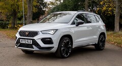 Vista lateral del Cupra Ateca destacando su línea dinámica y robusta. Vista lateral del Cupra Ateca destacando su línea dinámica y robusta.