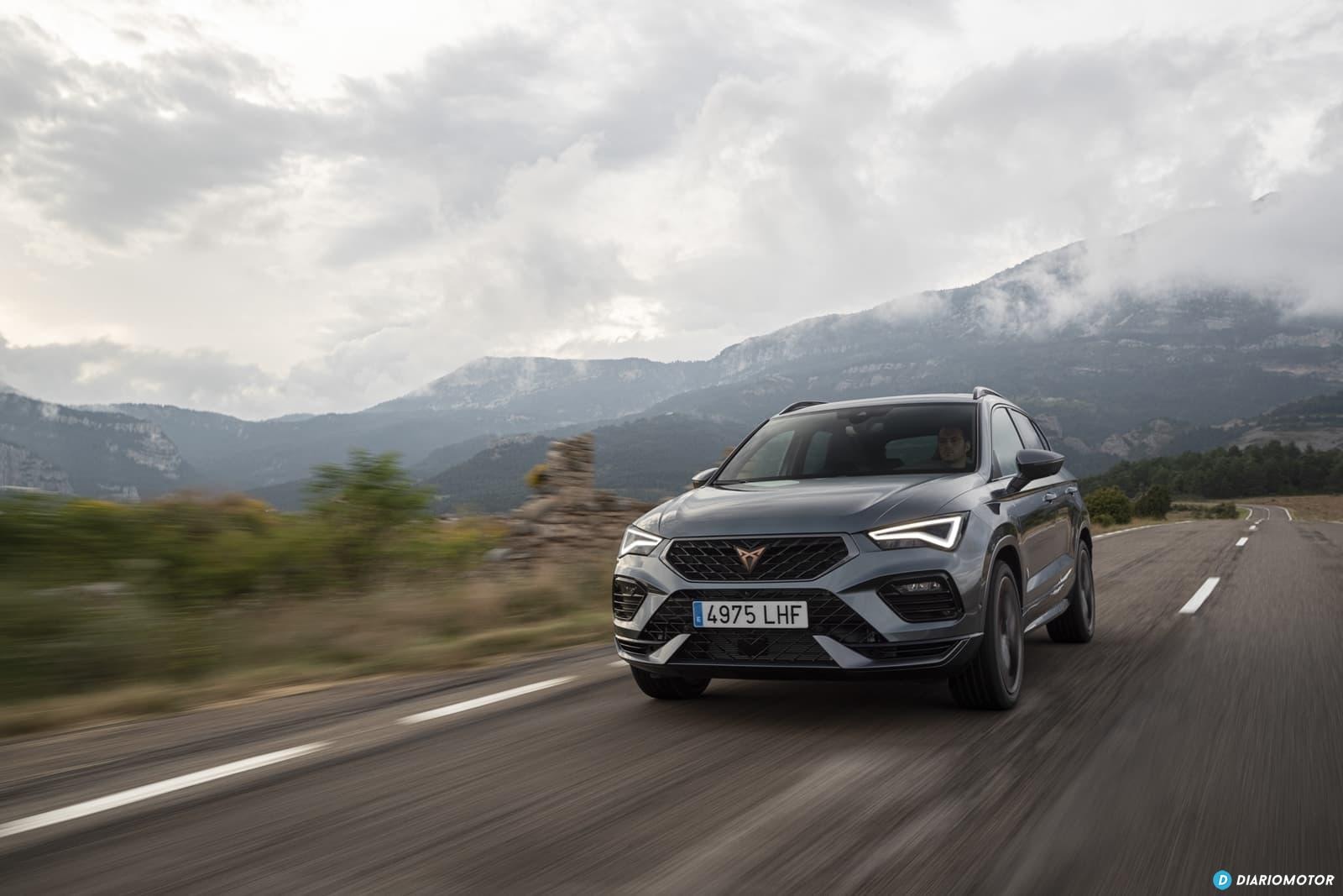 Aventura y deportividad con el Cupra Ateca abriéndose camino.