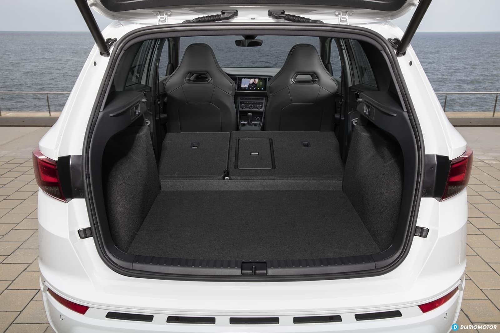 Maletero del Cupra Ateca, muestra versatilidad con asientos abatibles.