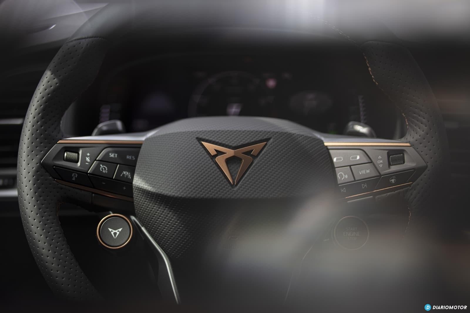 Espacioso maletero del Cupra Ateca, detalle de la capacidad de carga.