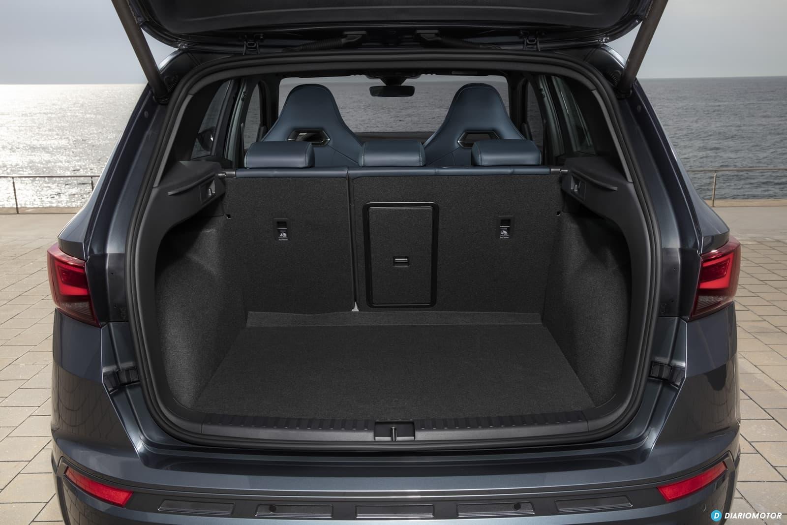 Espacioso maletero del Cupra Ateca, ideal para viajes.