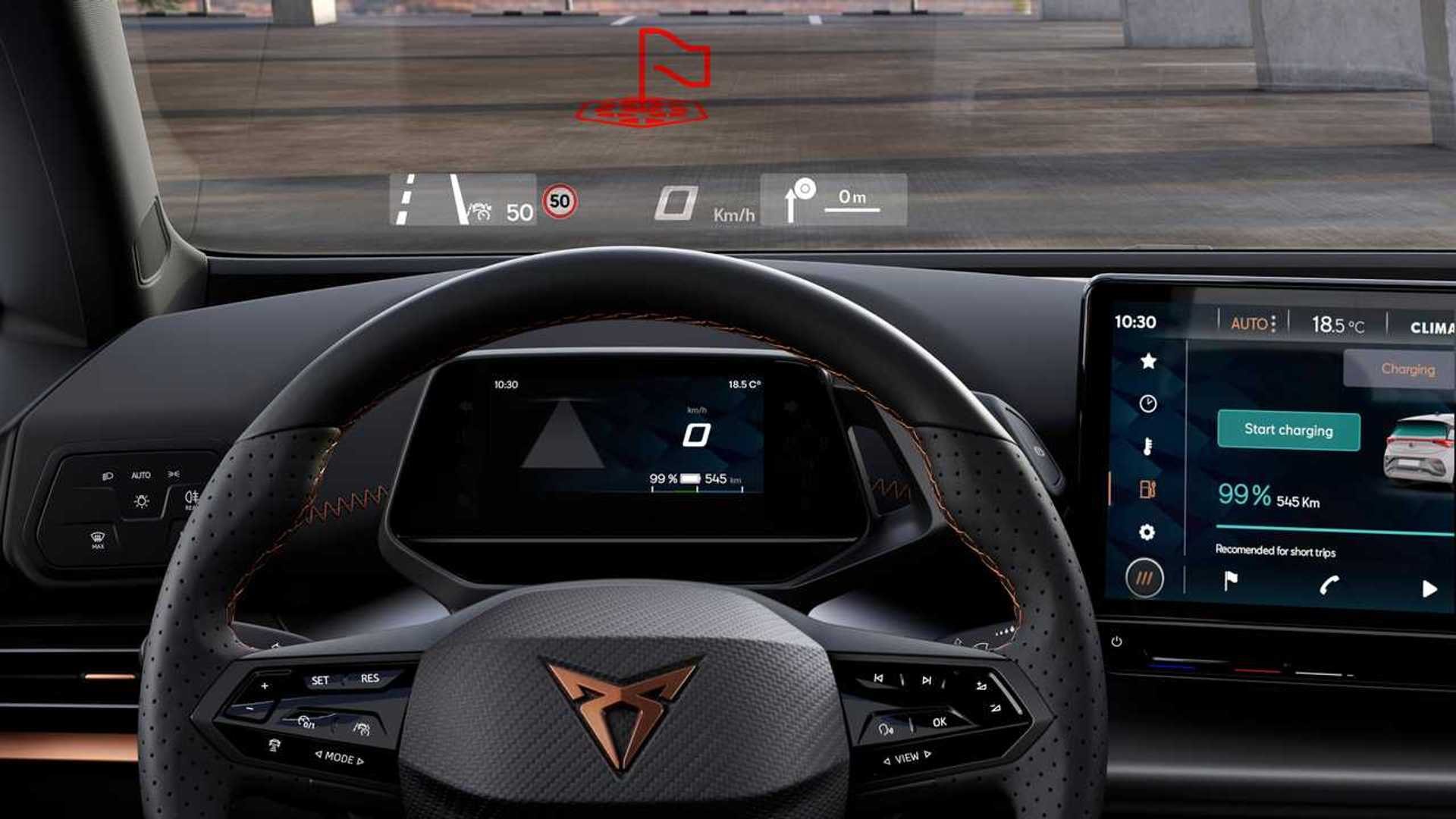 Frontal del Cupra Born, donde el logotipo resalta su carácter deportivo.