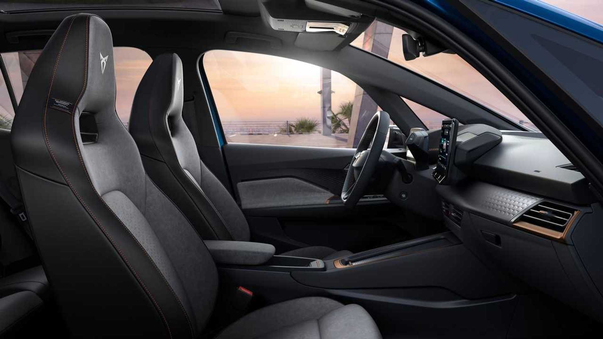 Pantalla digital que ofrece información clave al conductor, innovadora y funcional.