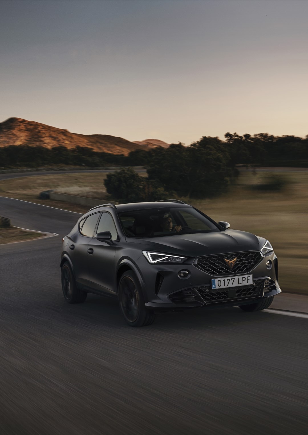 Lateral del Formentor VZ5, destacando su diseño que combina estilo y rendimiento.