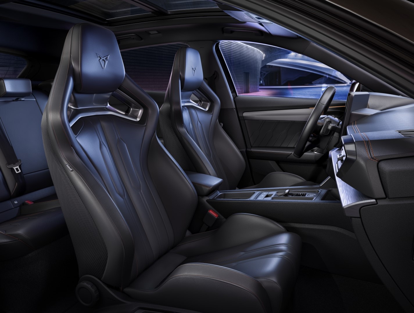 Habitáculo del Cupra Formentor VZ5 con asientos deportivos y acabados premium.