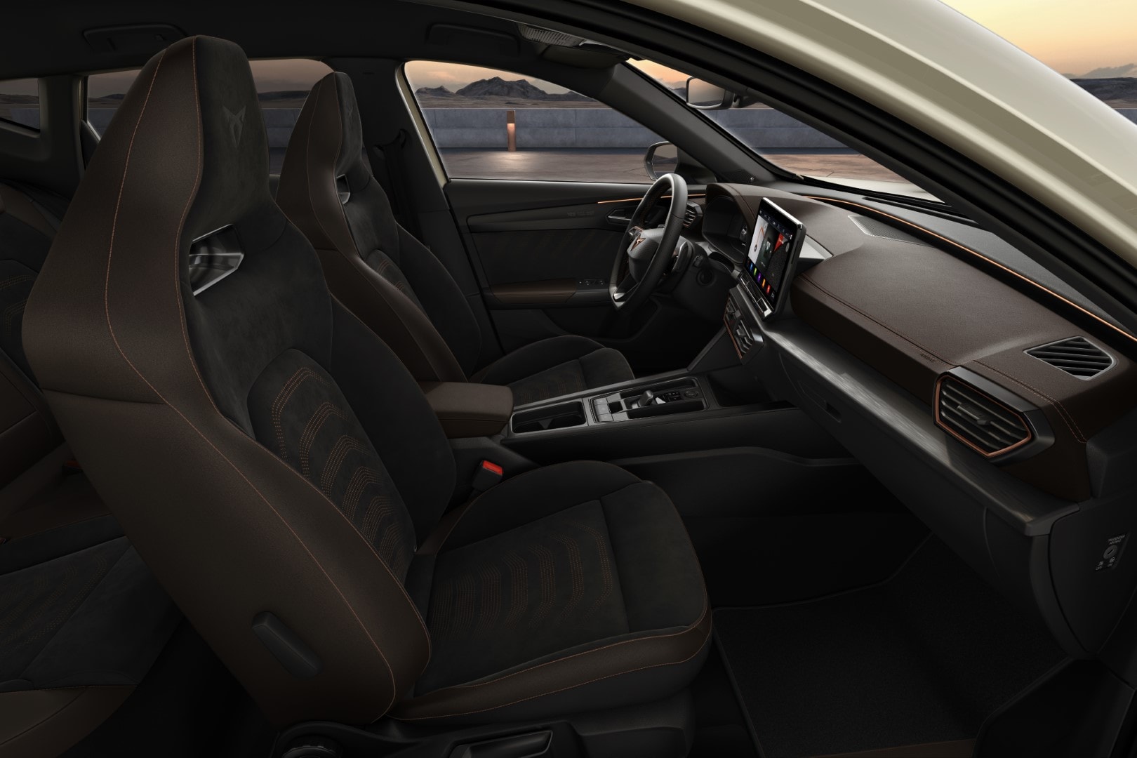 Interior elegante del Cupra Formentor VZ5 con una mezcla de deportividad y confort.