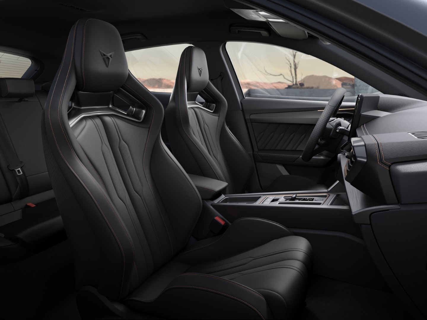 Habitáculo del Cupra Formentor VZ5 con asientos tipo baquet destacando su deportividad.