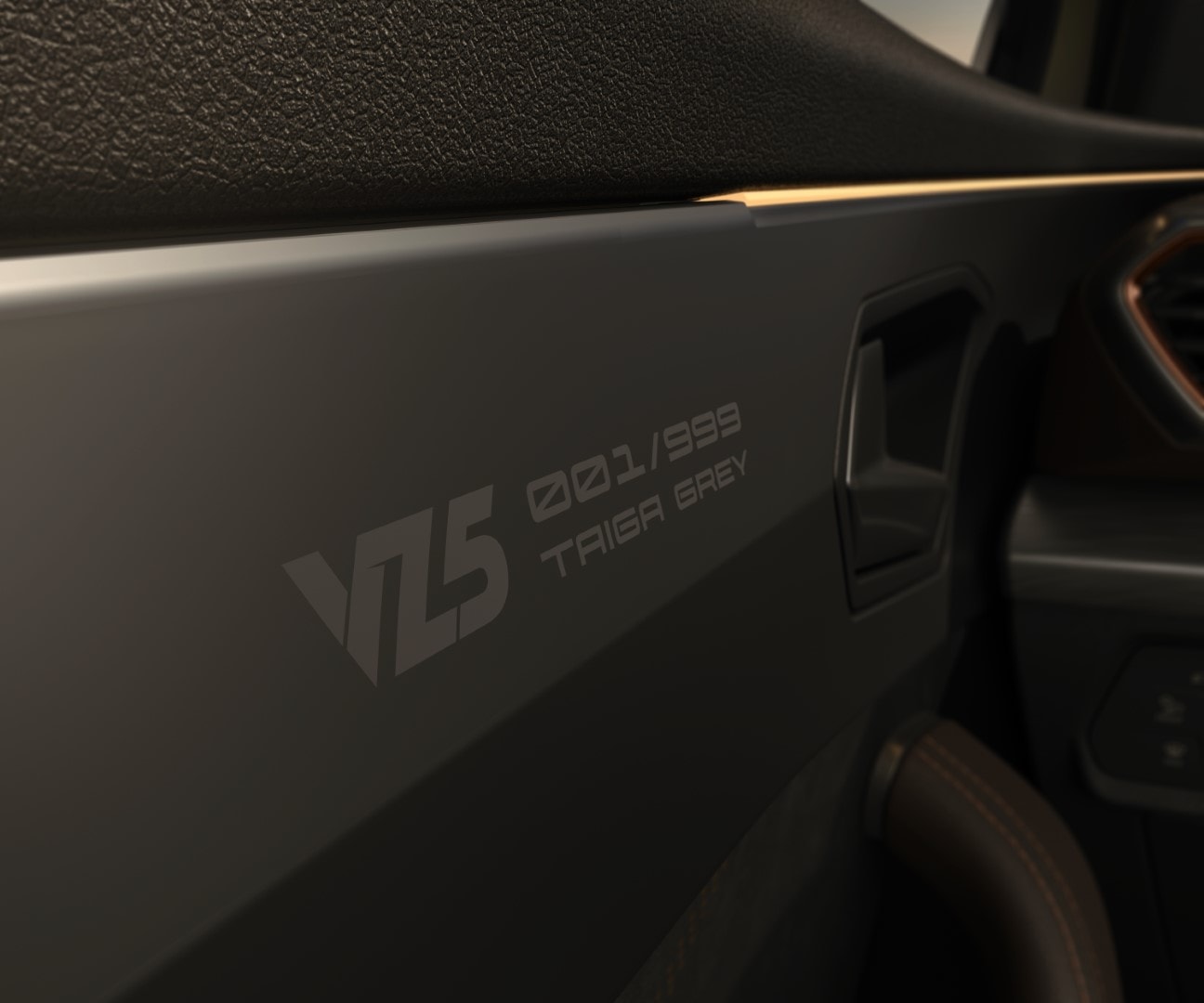 Emblema VZ5 en el interior, indicando la edición y motorización específica del vehículo.