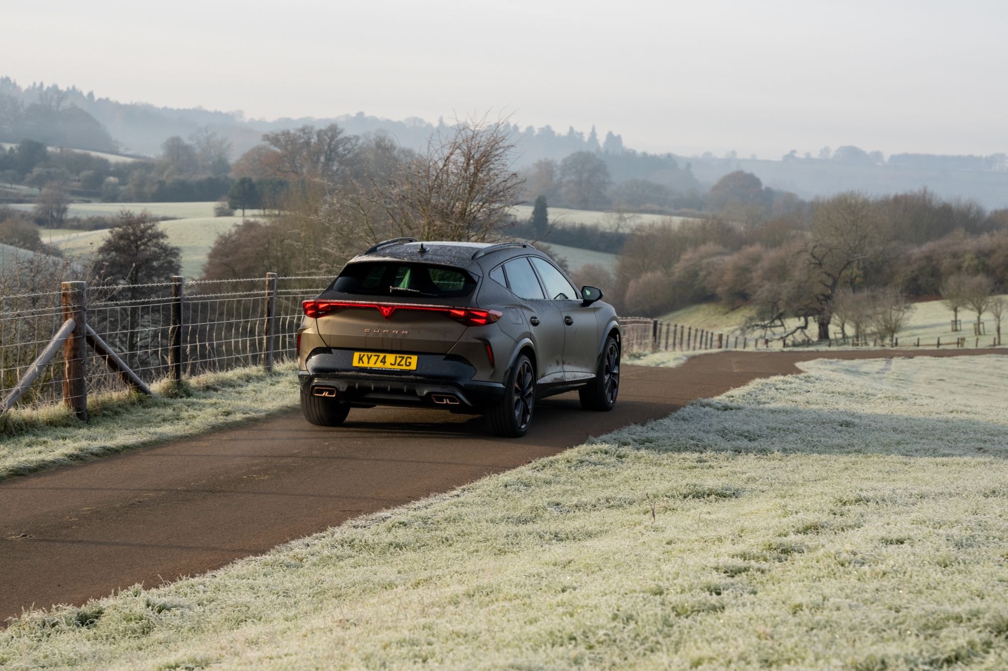 Perfil lateral del Cupra Formentor mostrando su aerodinámica.