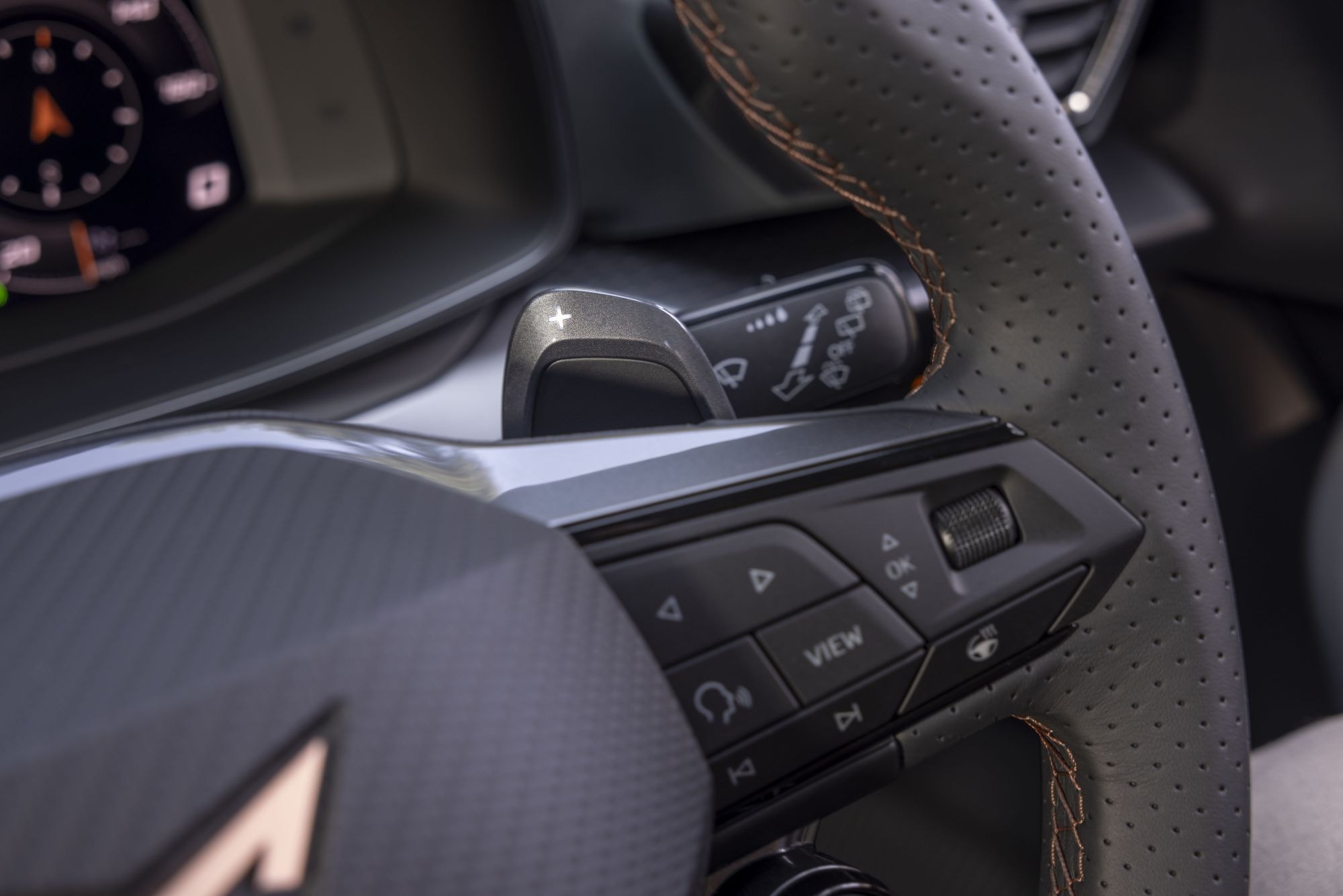 Asientos traseros del Cupra Formentor, con un diseño ergonómico y moderno.