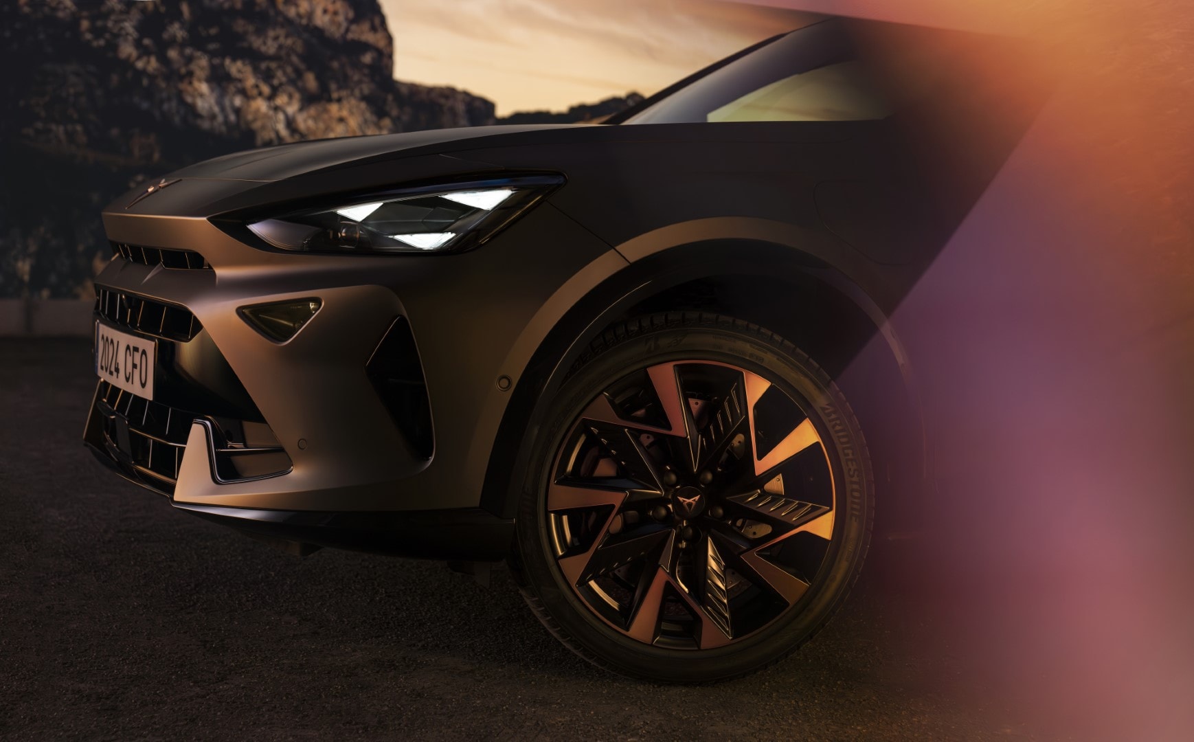 Diseño aerodinámico y robusto en el Cupra Formentor, ideal para cualquier aventura.