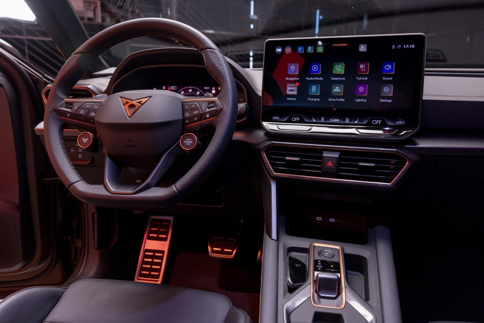 Vista trasera del Cupra Formentor, destilando elegancia y rendimiento.