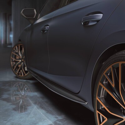 Primer plano de llantas de aleación que realzan su carácter deportivo. Primer plano de llantas de aleación que realzan su carácter deportivo.