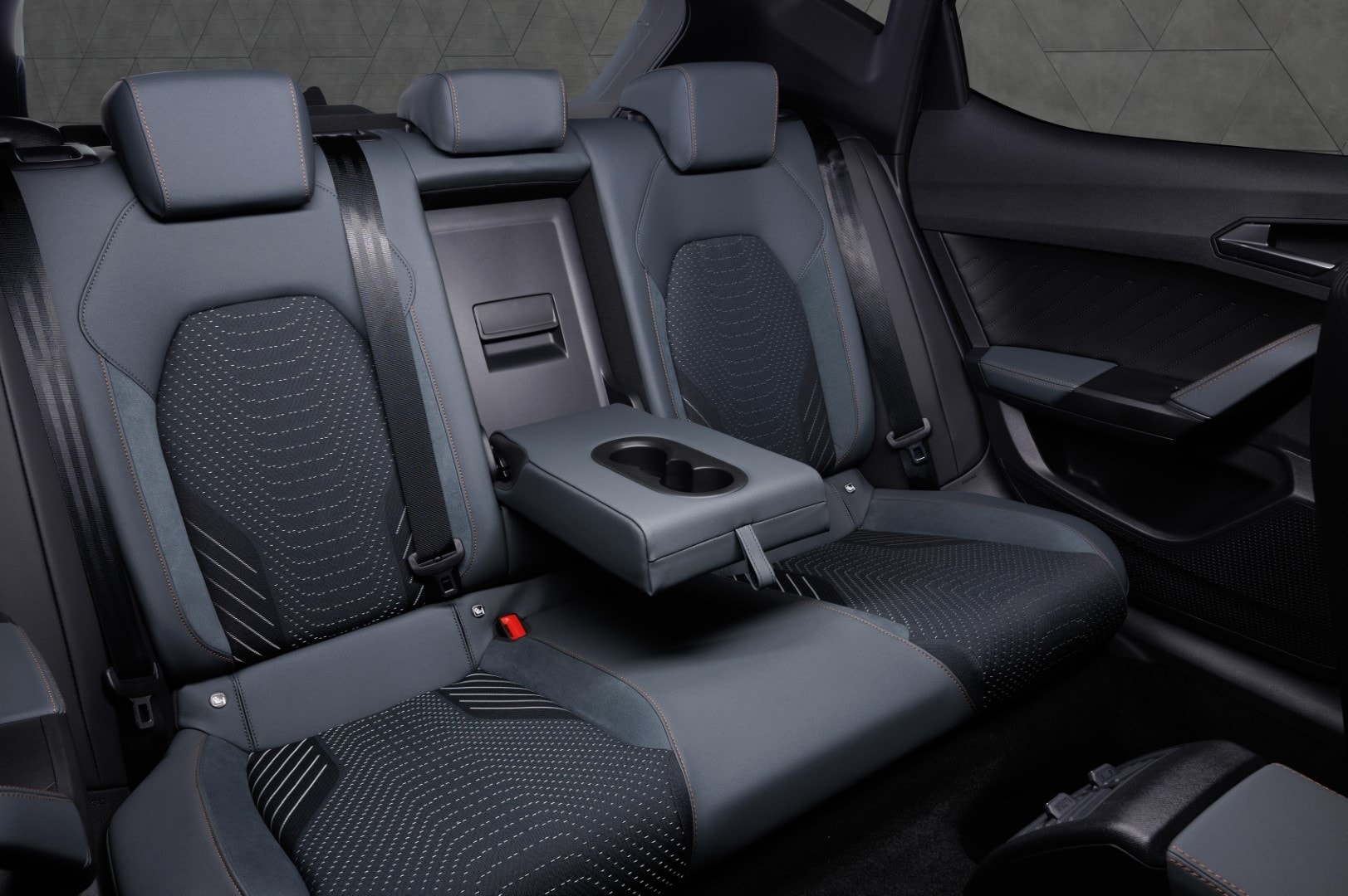 El Cupra León, impresionante en la carretera y listo para cualquier desafío.