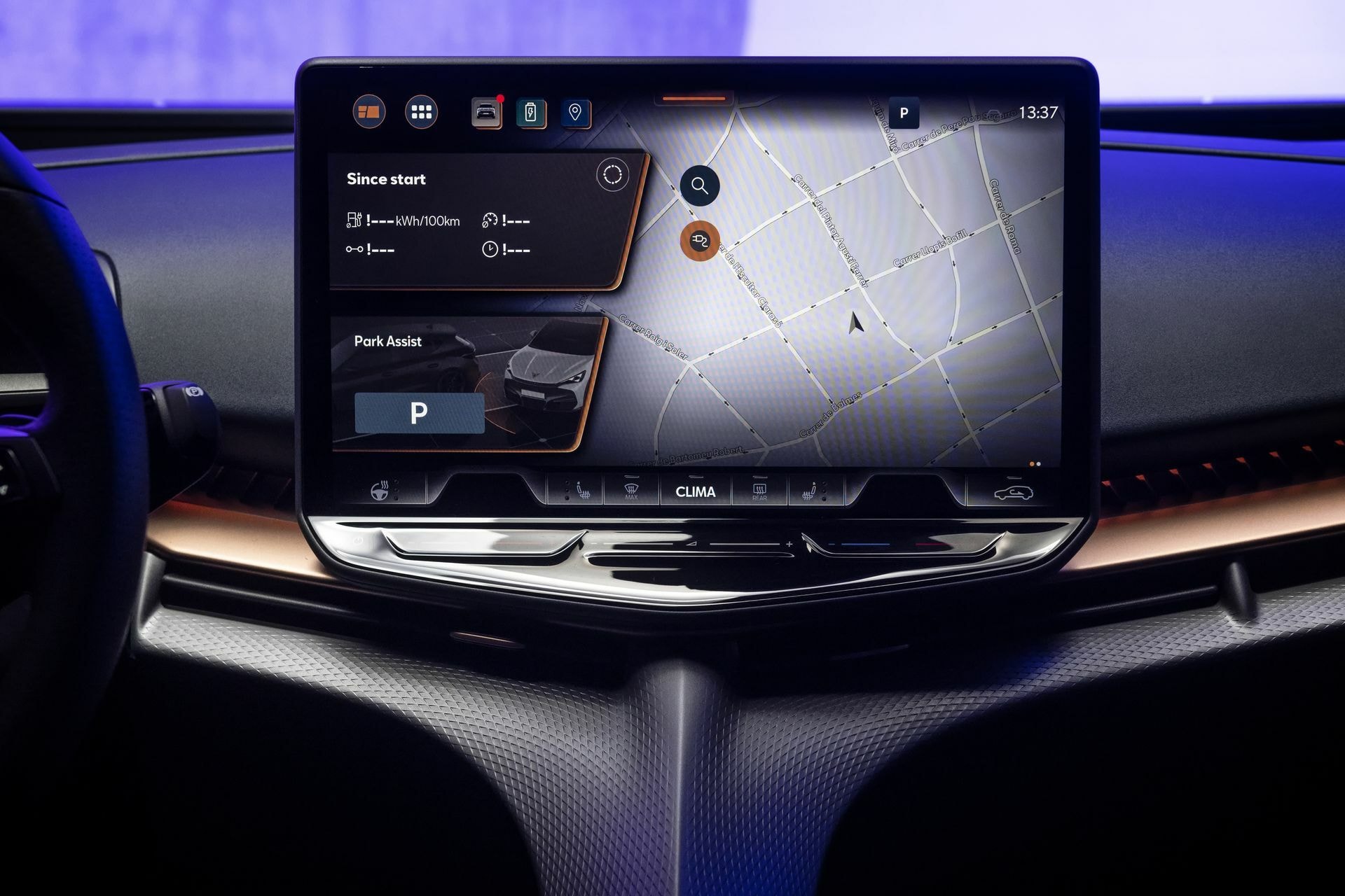 Pantalla de instrumentación digital del Cupra Tavascan con alta definición.