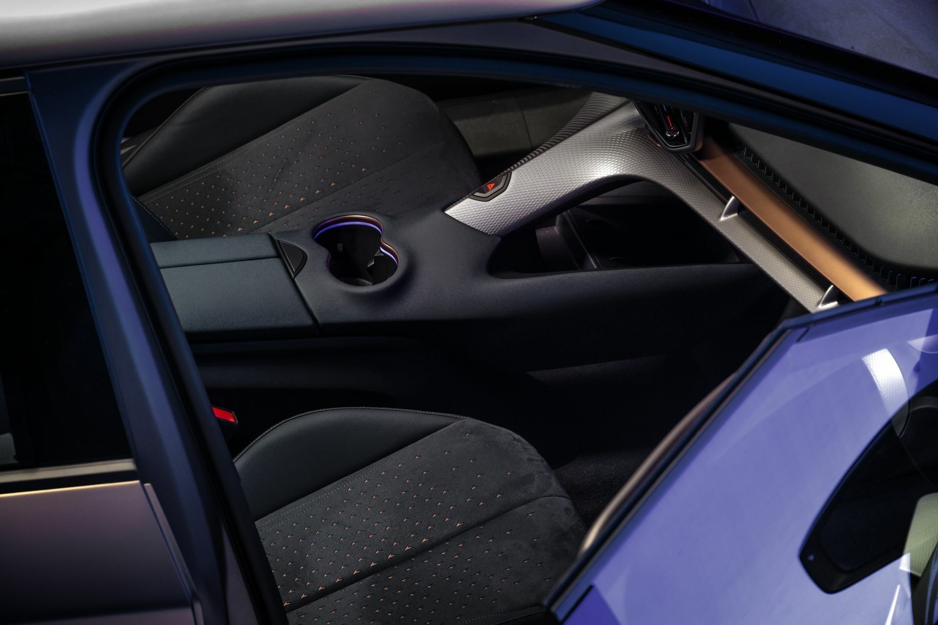 Techo panorámico del Cupra Tavascan que aporta luminosidad y amplitud.