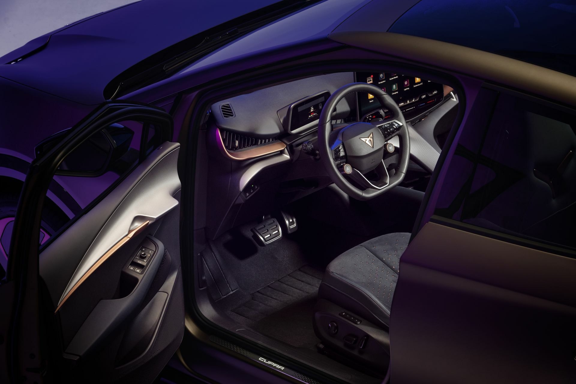 Habitáculo del Cupra Tavascan, combina deportividad y confort.