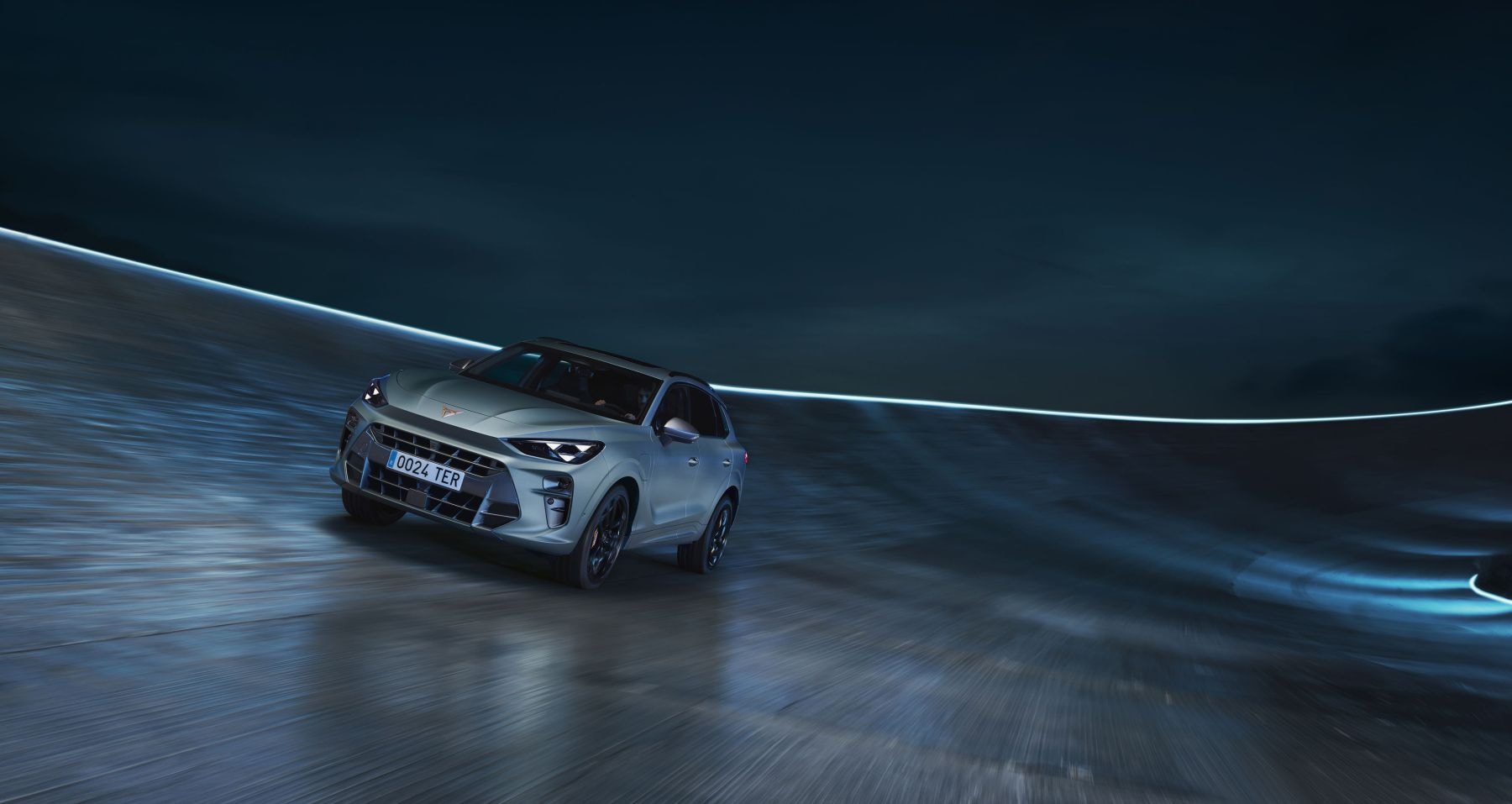 El Cupra Terramar híbrido destila deportividad y sofisticación en cada curva.