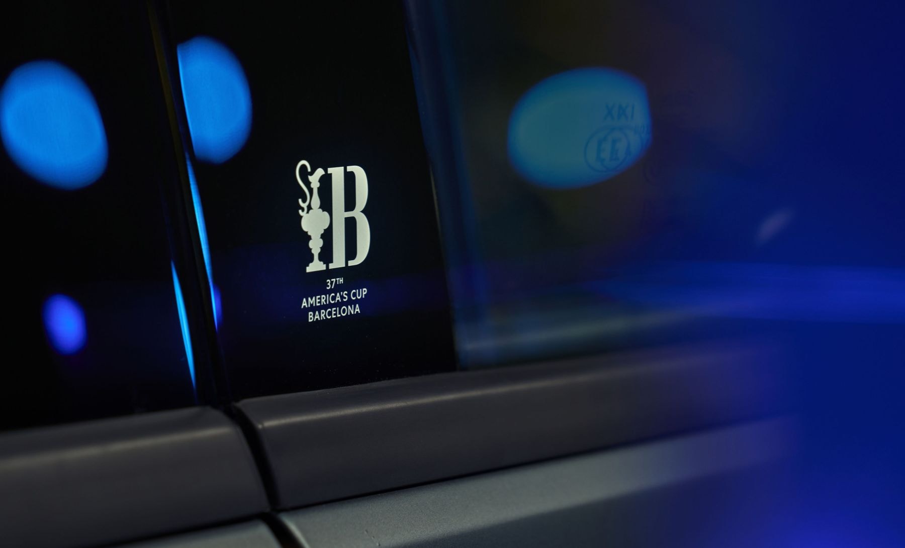 Primer plano de las luces traseras del Cupra Terramar, mostrando su innovación.