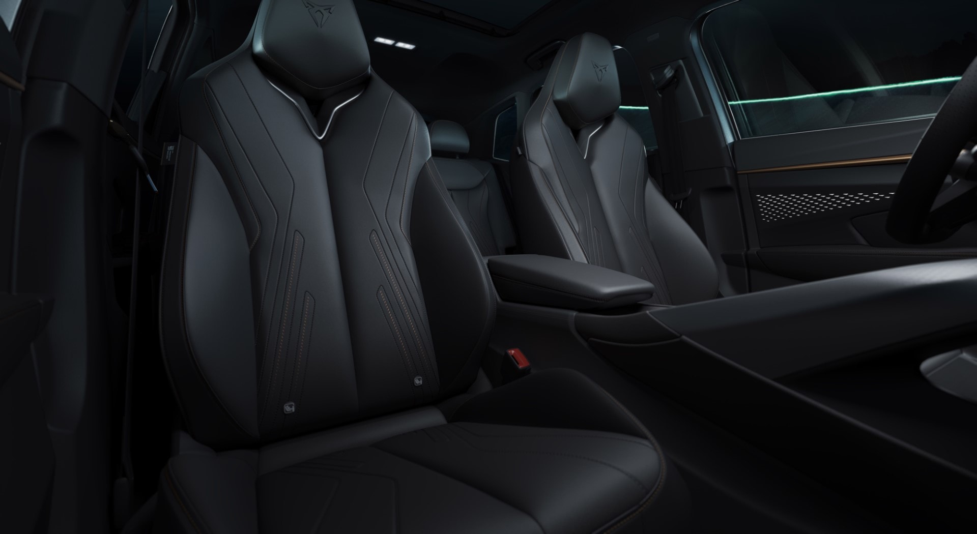 Asientos deportivos con un diseño que evoca comodidad y estilo.