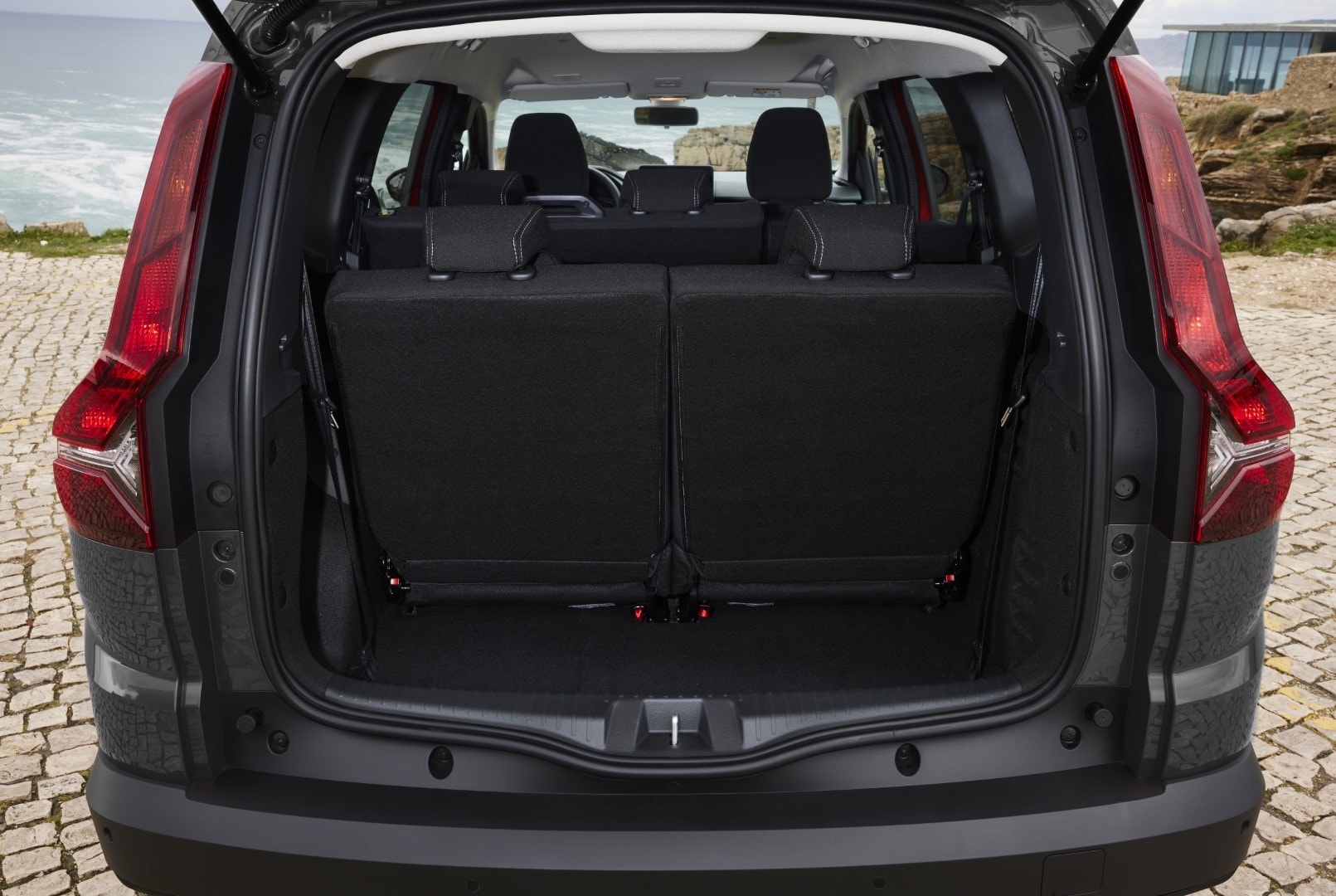 Capacidad del maletero con los asientos traseros plegados.