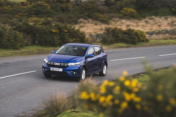 El Dacia Sandero captado en pleno dinamismo, mostrando su estabilidad. El Dacia Sandero captado en pleno dinamismo, mostrando su estabilidad.