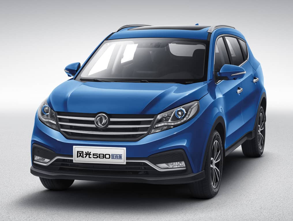 Perfil lateral del DFSK Glory 580, destacando su diseño dinámico en azul.