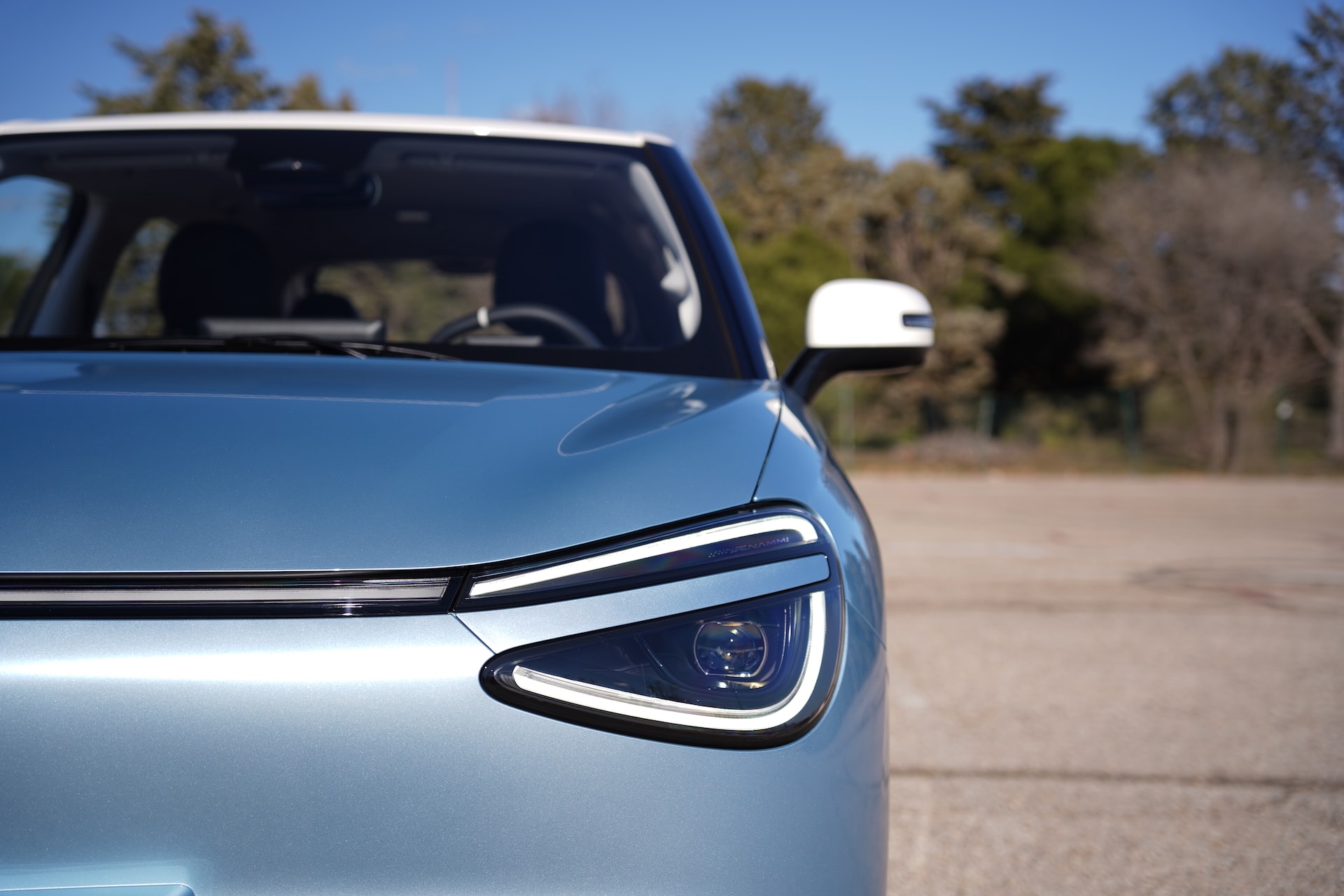 Captura del Dongfeng Box al atardecer, enfatizando sus líneas elegantes.