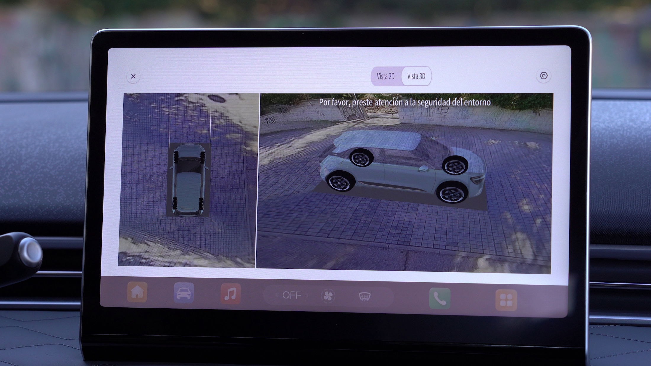 Interfaz del sistema de cámara 360° en el interior del Dongfeng Box, facilitando la maniobrabilidad.
