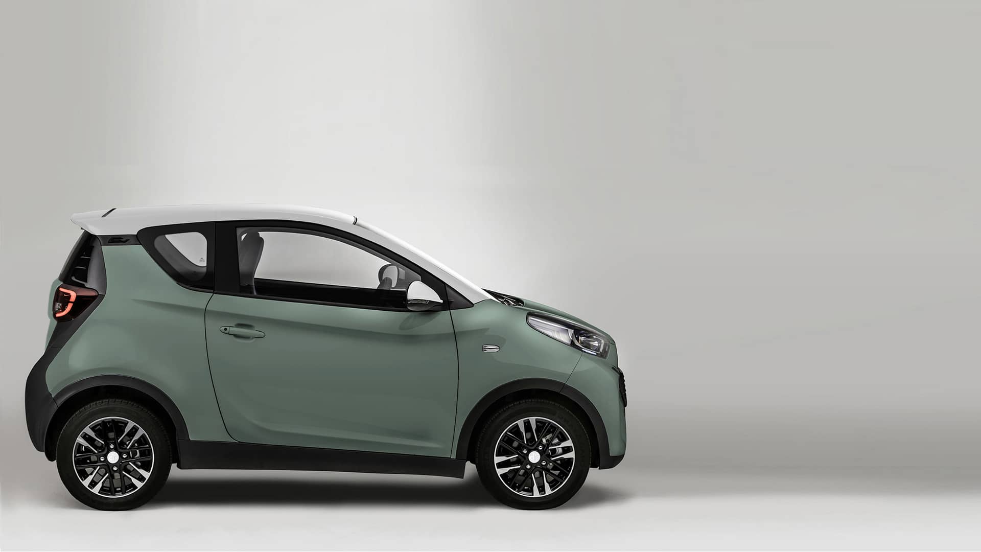 Vista lateral del DR 1.0 en tono verde, destacando sus formas compactas.