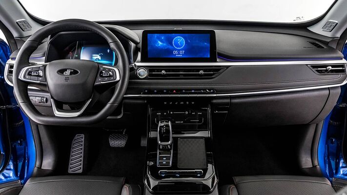 Vista de la cabina del DR 6.0 enfocando en su elegancia y tecnología. Vista de la cabina del DR 6.0 enfocando en su elegancia y tecnología.