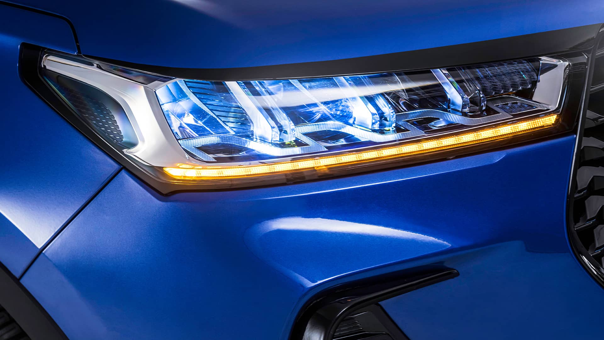 Detalle del faro delantero del DR 6.0, con tecnología LED integrada.