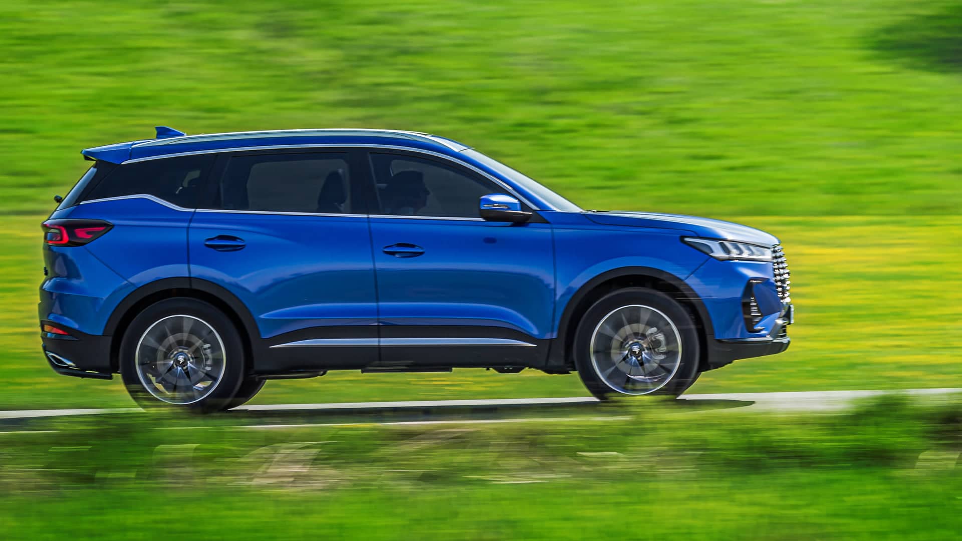 Lateral del DR 6.0 en movimiento que resalta su estética y diseño.