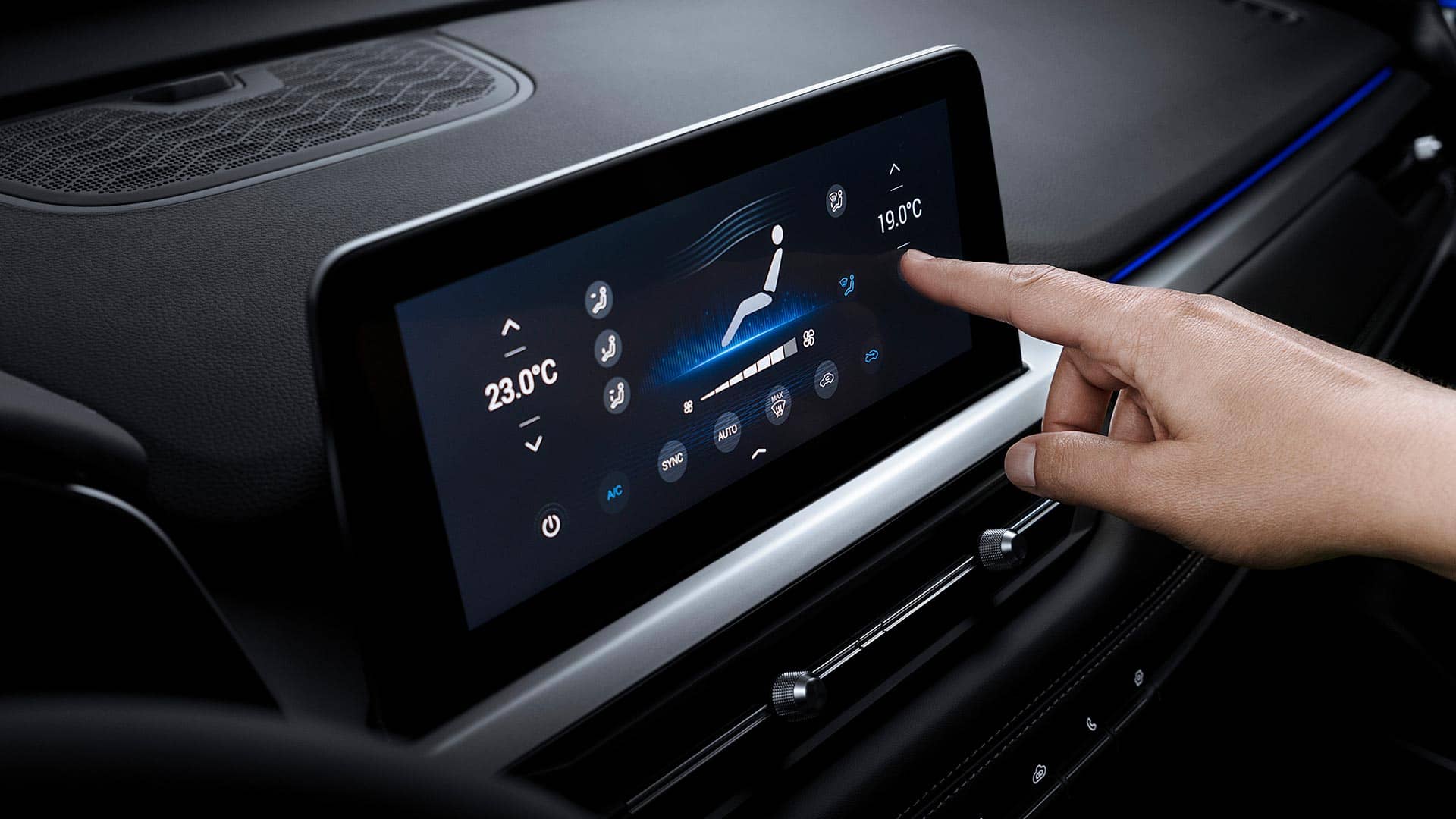 Detalle del sistema de infotainment táctil, tecnología a la vanguardia en el DR 7.0.