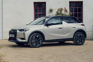 Vista lateral del DS 3, destacando su diseño moderno y dinámico. Vista lateral del DS 3, destacando su diseño moderno y dinámico.