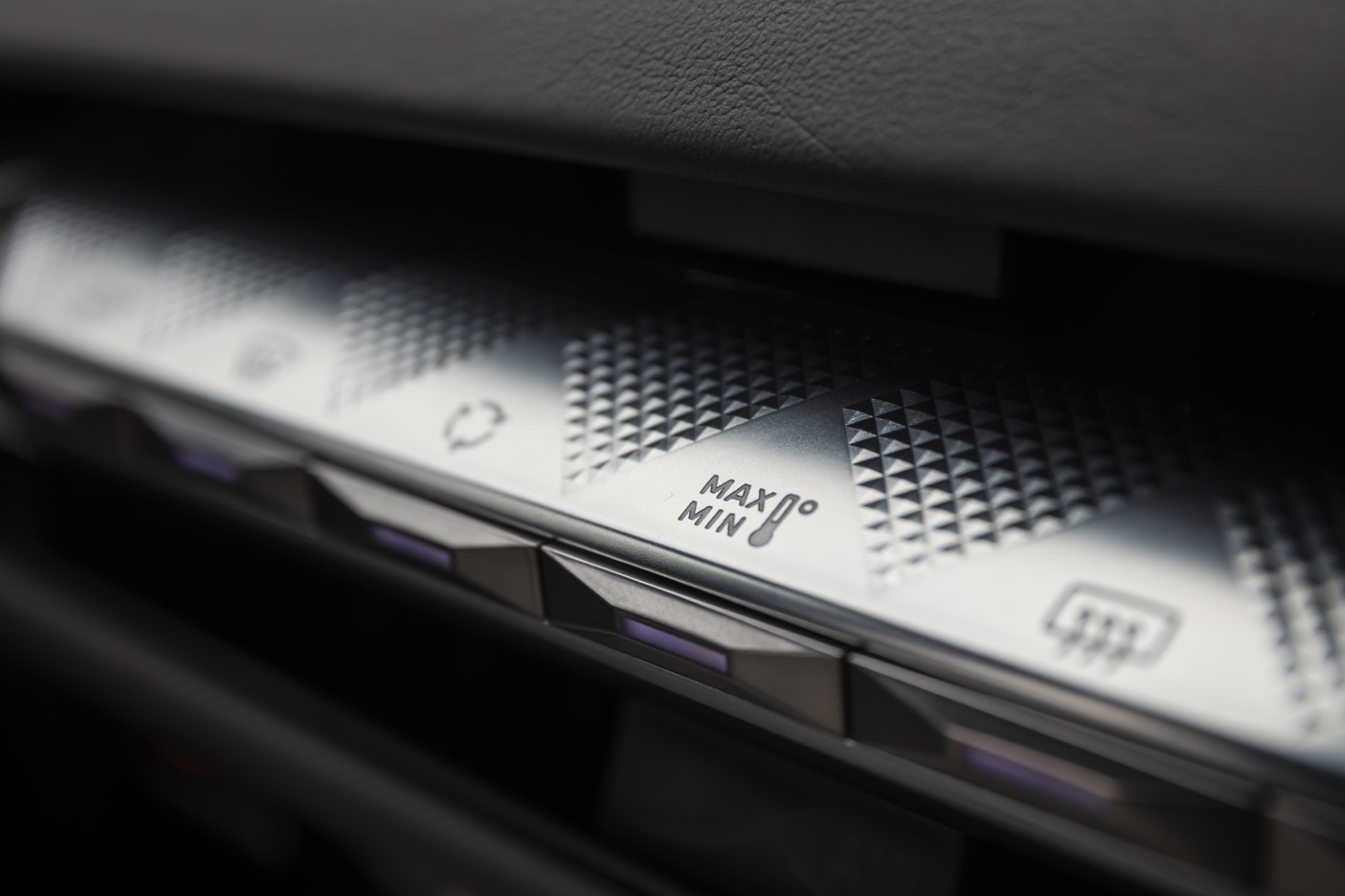 Imagen cercana de los acabados interiores que demuestra la calidad y diseño premium del DS 4.