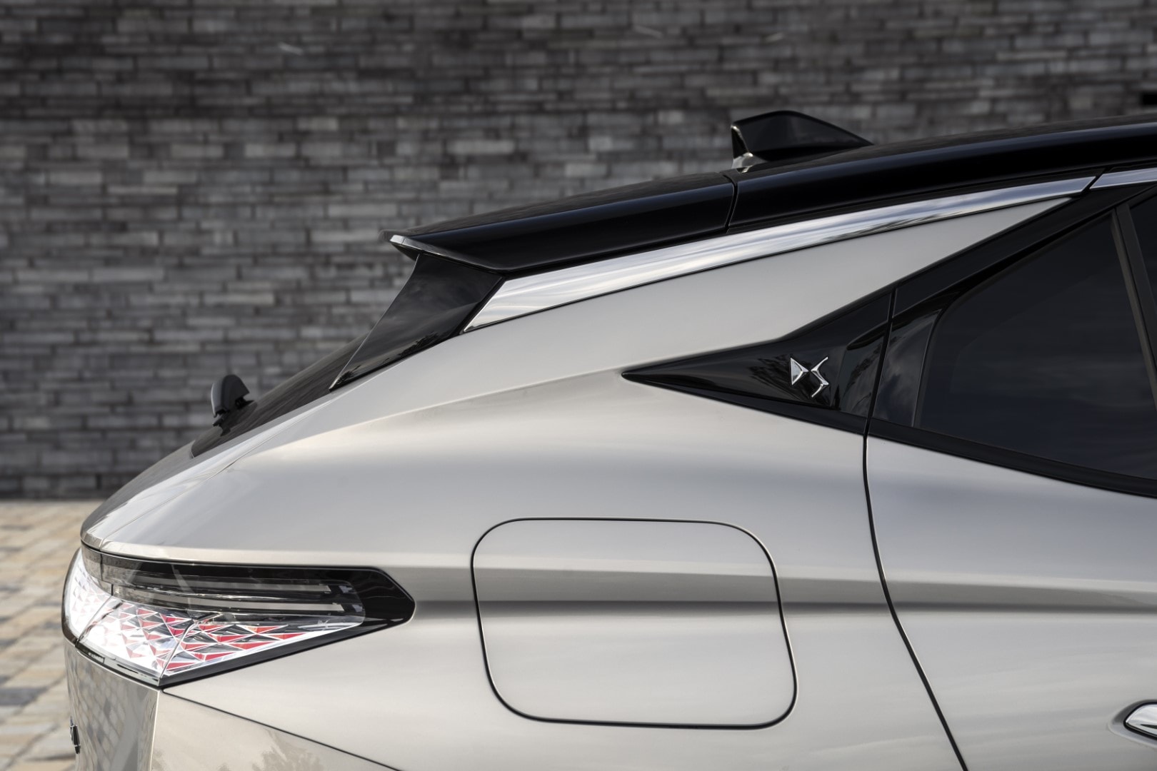 Detalle del diseño aerodinámico del techo y las finas líneas del DS 4.