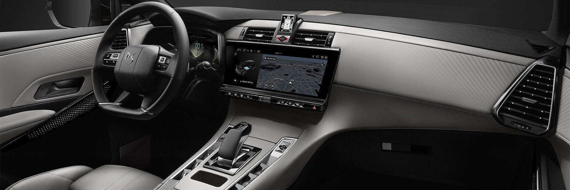 Espacio interior del DS7 destacando su acabado premium y tecnología avanzada.