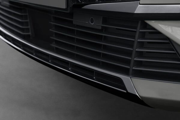 Detalle de la parrilla y la cámara frontal del DS 7, estilo y funcionalidad unidos Detalle de la parrilla y la cámara frontal del DS 7, estilo y funcionalidad unidos