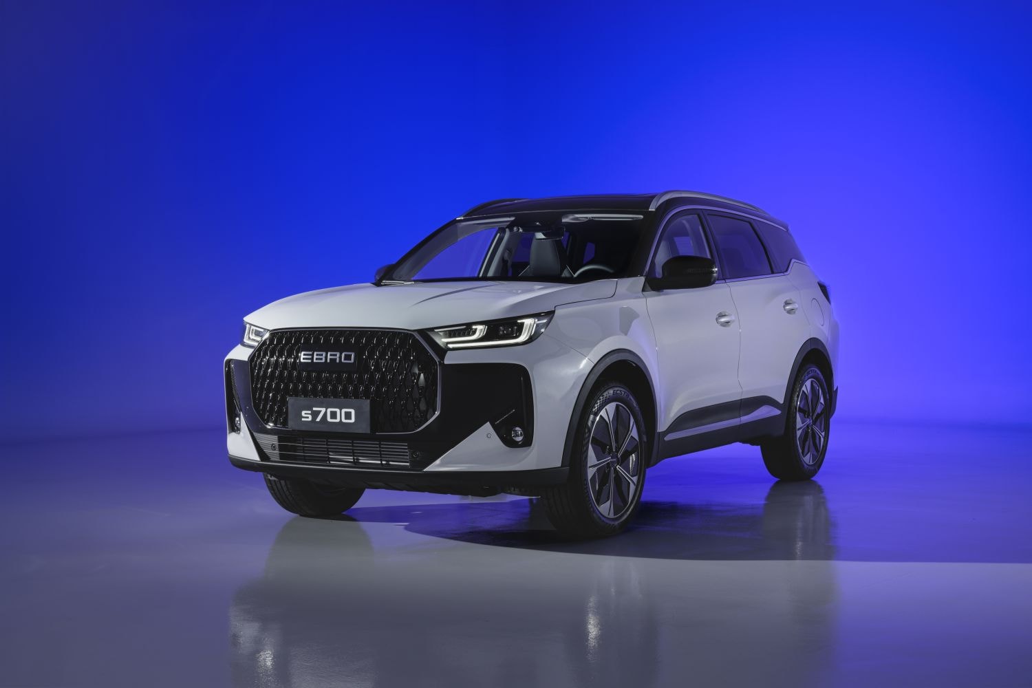 Palanca de cambios intricada con detalles modernos.