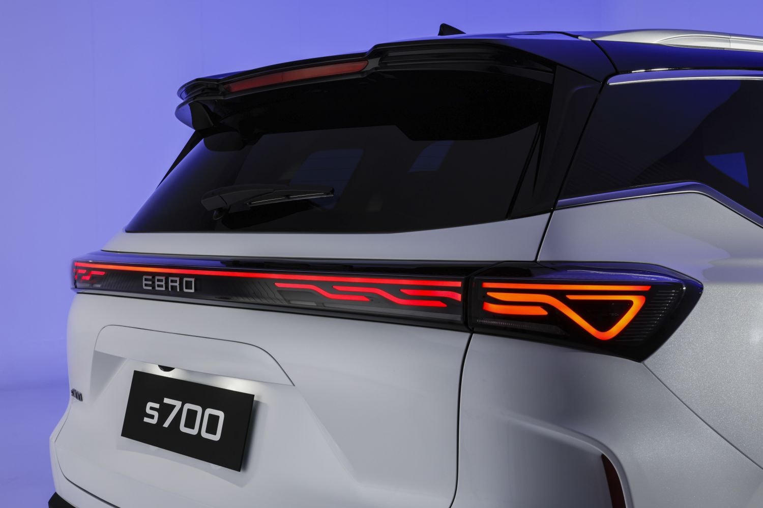 Perfil lateral del Ebro S700, mostrando su diseño moderno y aerodinámico.