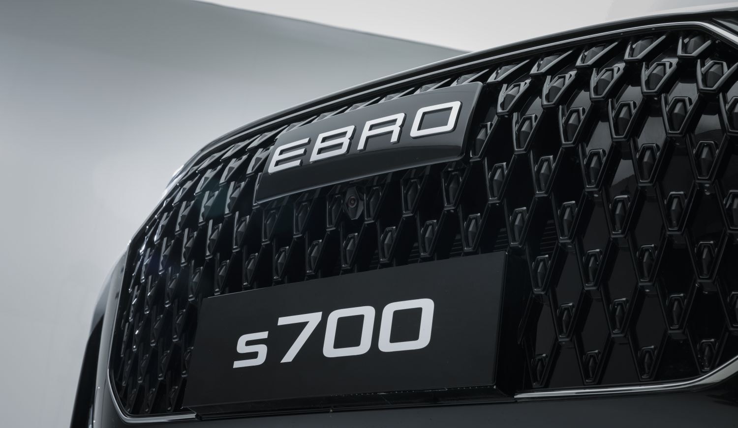 Vista lateral del diseño de las luces traseras, con aires deportivos.