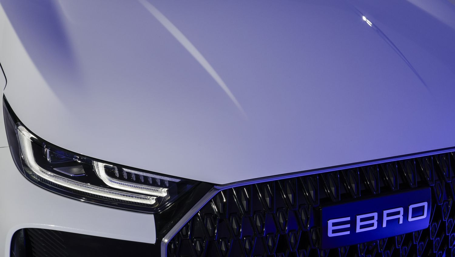 Características de la entrada de aire del motor del Ebro S700, enfatizando su rendimiento.