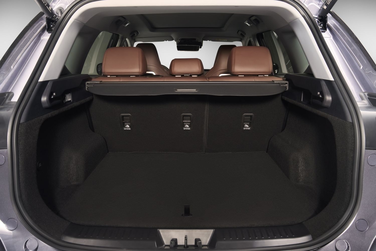 Vista lateral que destaca las líneas elegantes y aerodinámicas del Ebro S700.