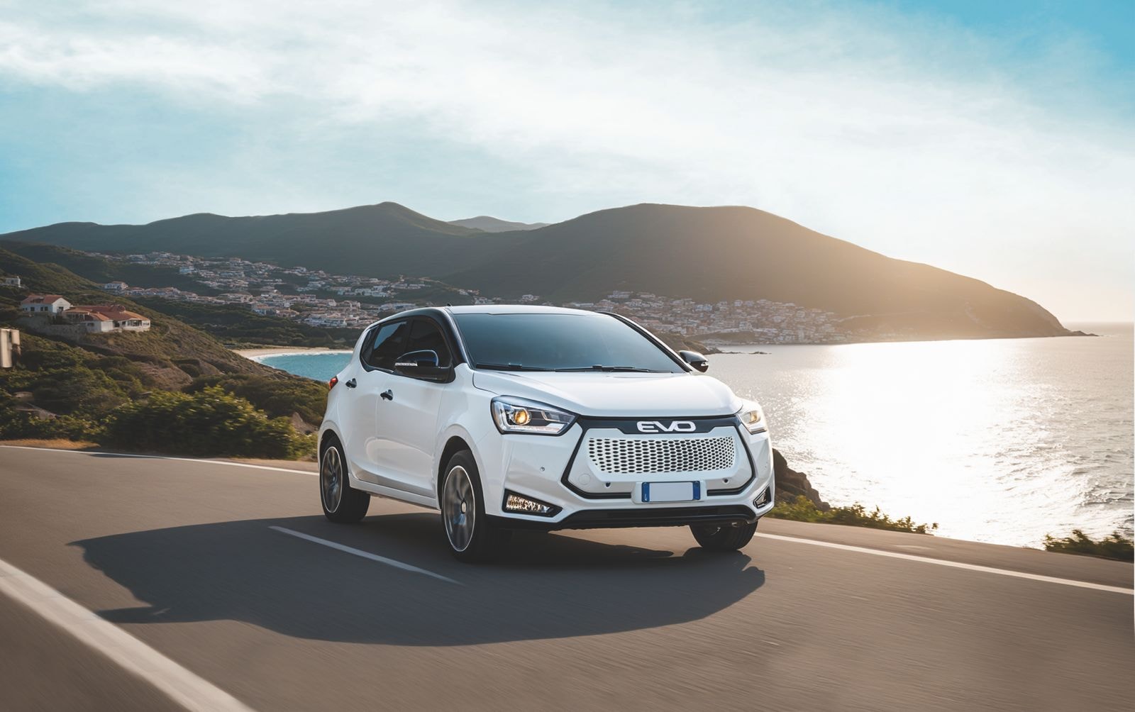 Vista del interior del EVO 3, mostrando volante y panel de instrumentos