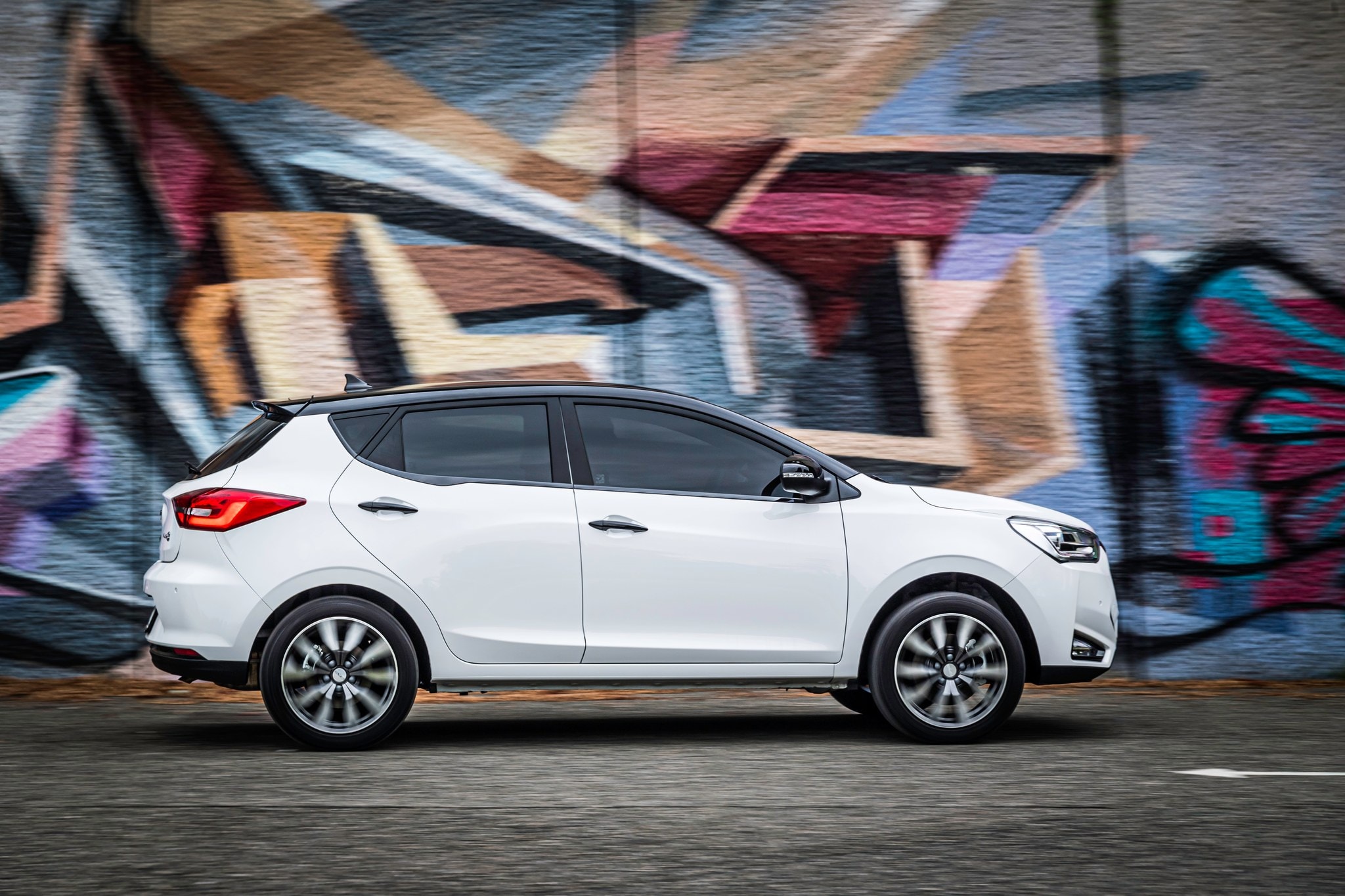 Cabina del EVO 3 que combina confort y tecnología moderna.