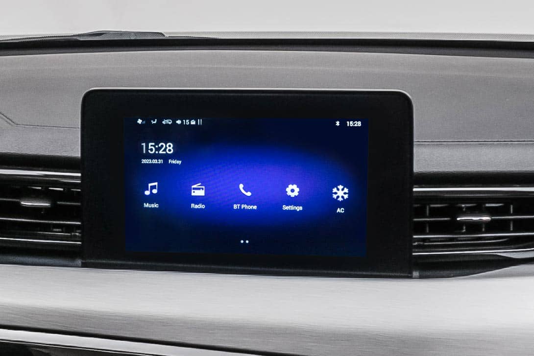 Interfaz del sistema de ajustes del Kia, evidenciando la personalización y opciones disponibles para el conductor.